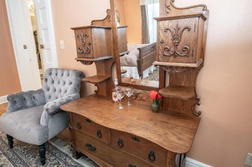 Looking Glass Inn - image 19