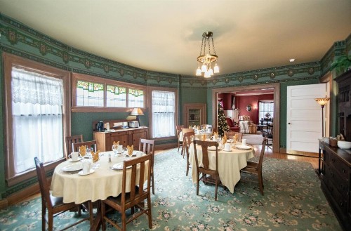 Looking Glass Inn - image 21