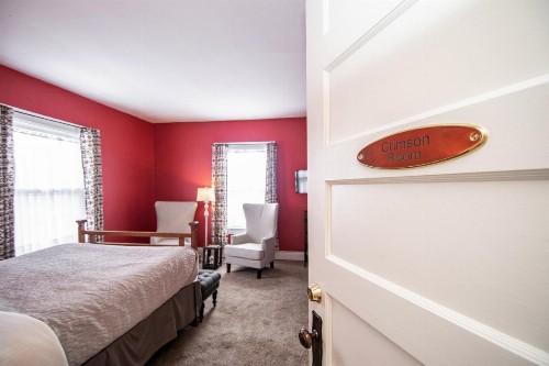 Looking Glass Inn - image 31