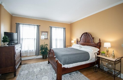 Looking Glass Inn - image 4