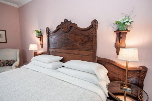 Looking Glass Inn - image 46