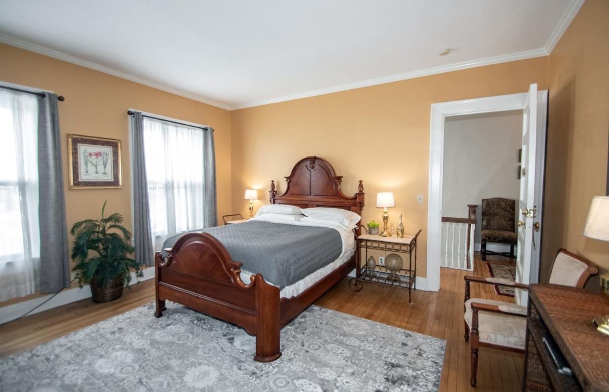 Looking Glass Inn - image 5