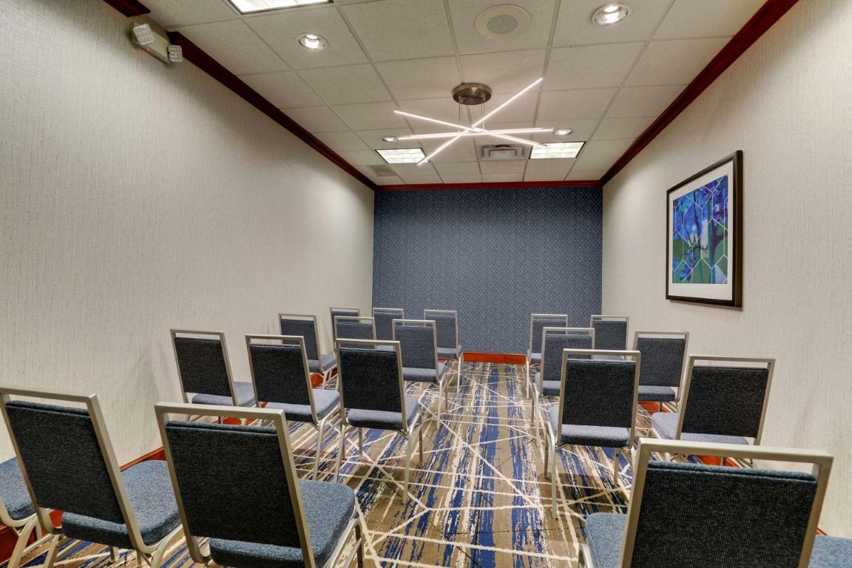 Hilton Garden Inn Indianapolis Airport - image 5