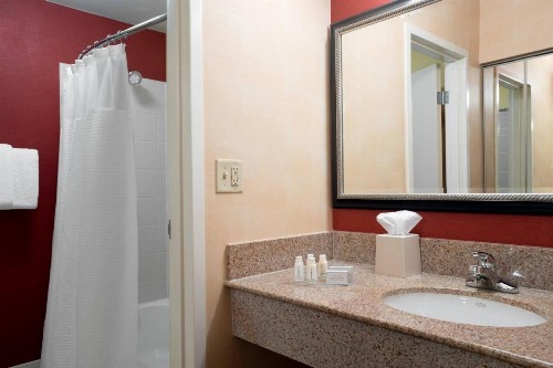 Courtyard by Marriott Indianapolis Airport - image 10