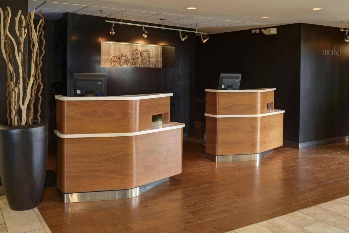 Courtyard by Marriott Indianapolis Airport - image 2
