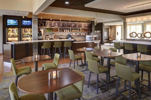 Courtyard by Marriott Indianapolis Airport - image 21
