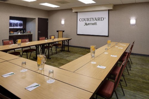 Courtyard by Marriott Indianapolis Airport - image 25