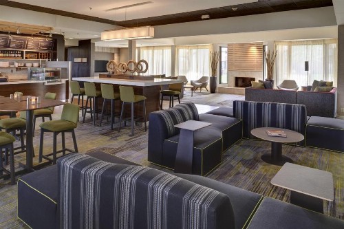Courtyard by Marriott Indianapolis Airport - image 6