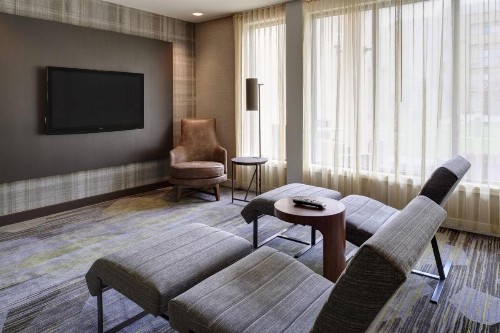 Courtyard by Marriott Indianapolis Airport - image 7