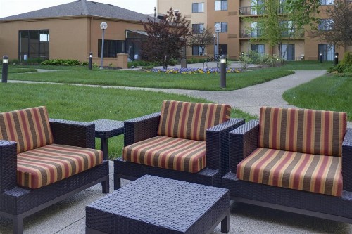 Courtyard by Marriott Indianapolis Airport - image 8