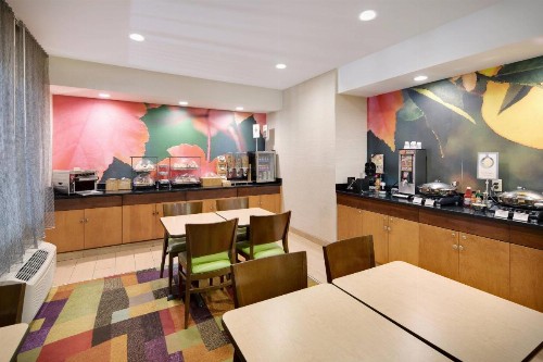 Fairfield Inn & Suites Indianapolis Airport - image 17