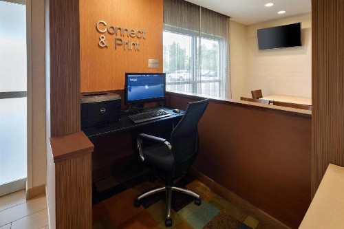 Fairfield Inn & Suites Indianapolis Airport - image 2
