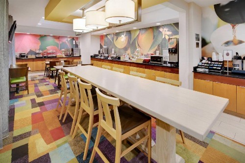 Fairfield Inn & Suites Indianapolis Airport - image 4