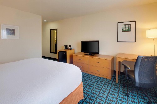 Fairfield Inn & Suites Indianapolis Airport - image 5