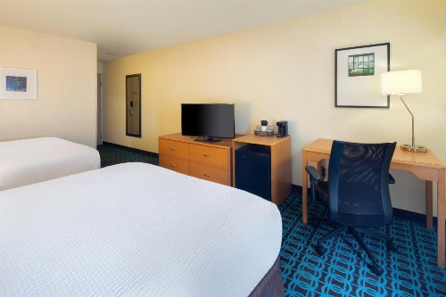 Fairfield Inn & Suites Indianapolis Airport - image 6