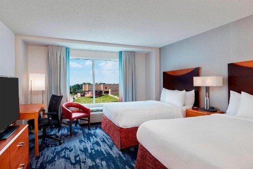 Fairfield Inn Suites Indianapolis Downtown - image 11