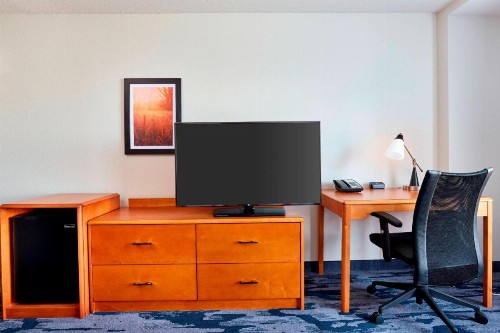 Fairfield Inn Suites Indianapolis Downtown - image 2