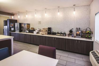 La Quinta Inn by Wyndham Indianapolis North at Pyramids - image 9