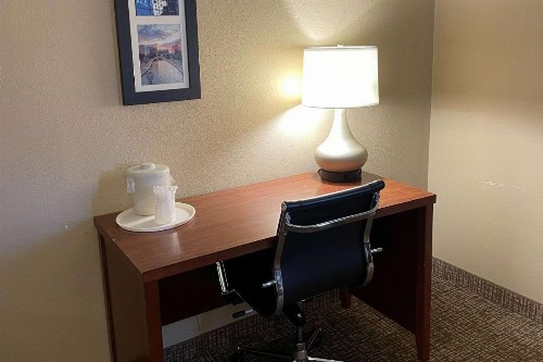 Comfort Inn Indianapolis South I-65 - image 10
