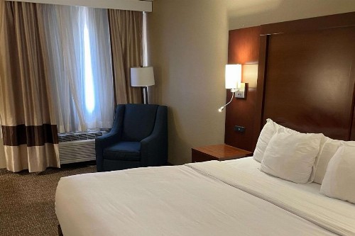 Comfort Inn Indianapolis South I-65 - image 2