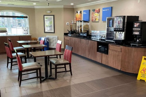 Comfort Inn Indianapolis South I-65 - image 9
