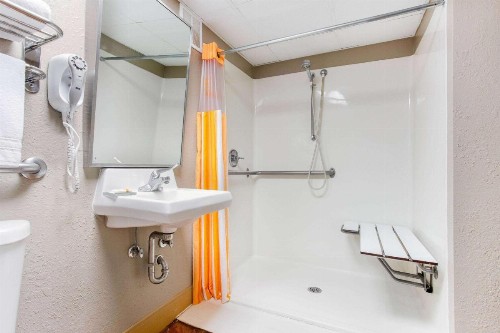 La Quinta by Wyndham Indianapolis South - image 3