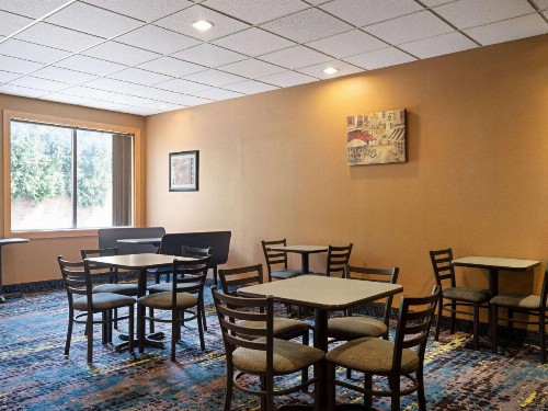 Quality Inn East Indianapolis - image 11