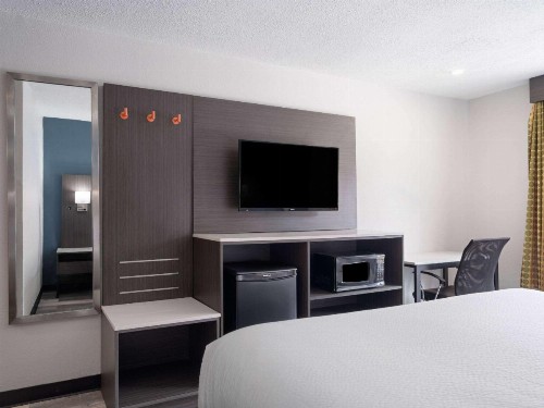 Quality Inn East Indianapolis - image 12