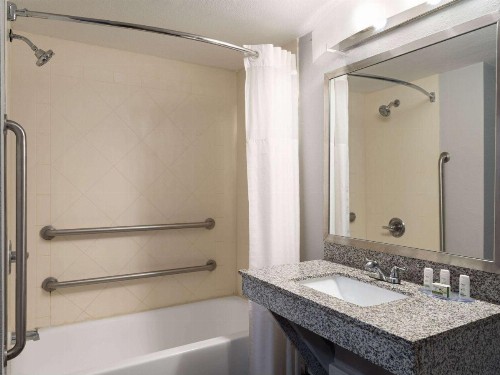 Quality Inn East Indianapolis - image 15