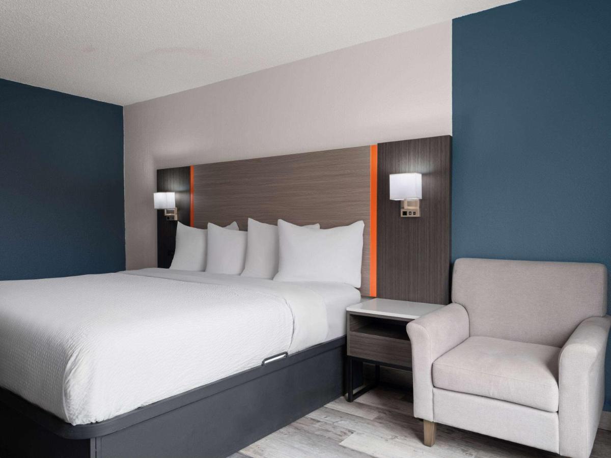 Quality Inn East Indianapolis - image 2
