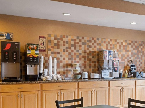 Quality Inn East Indianapolis - image 21
