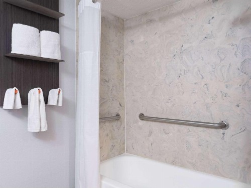 Quality Inn East Indianapolis - image 26