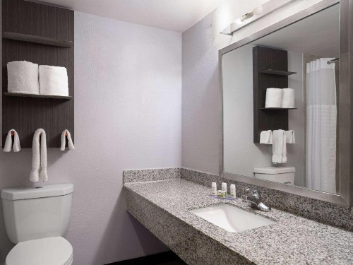 Quality Inn East Indianapolis - image 6