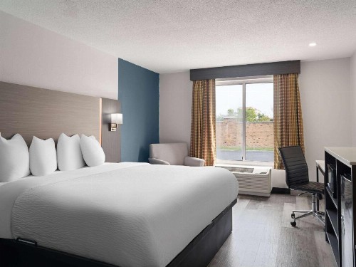 Quality Inn East Indianapolis - image 7
