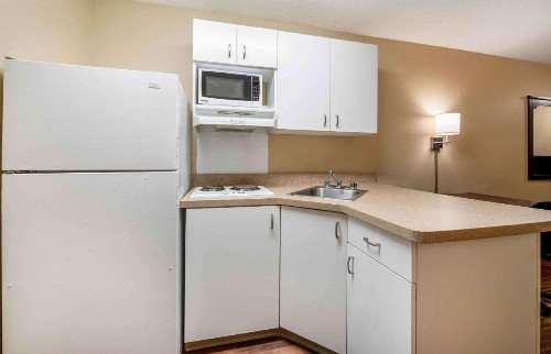 Extended Stay America Suites - Indianapolis - Airport - image 18