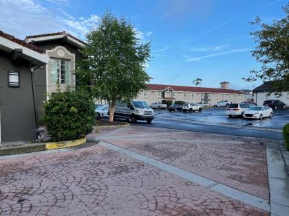La Quinta Inn by Wyndham Indianapolis Airport Lynhurst - image 12