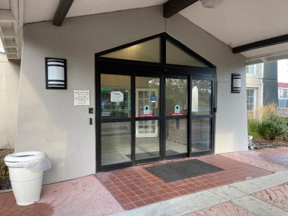 La Quinta Inn by Wyndham Indianapolis Airport Lynhurst - image 13