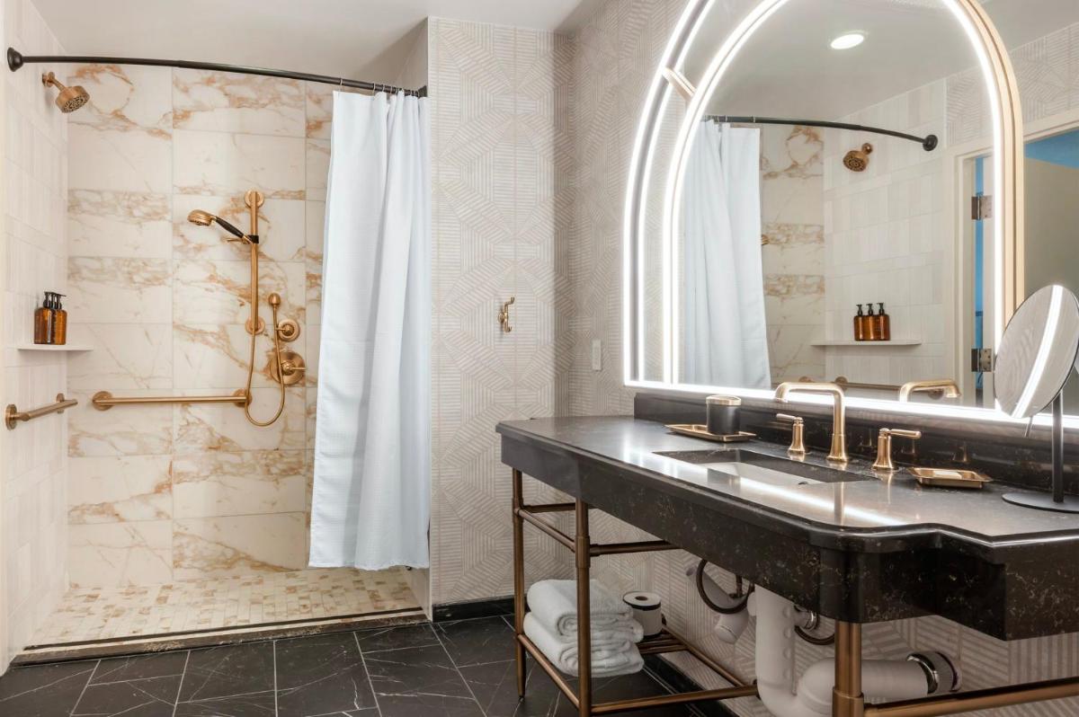 Omni Severin Hotel - image 3