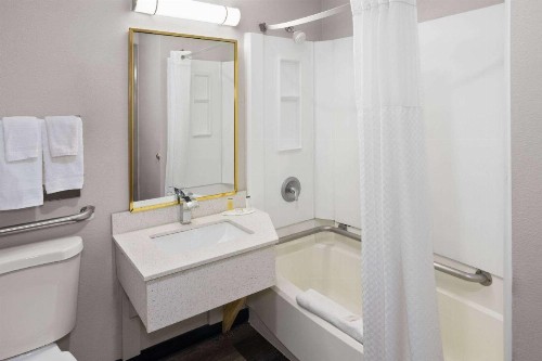Days Inn & Suites by Wyndham Northwest Indianapolis - image 18