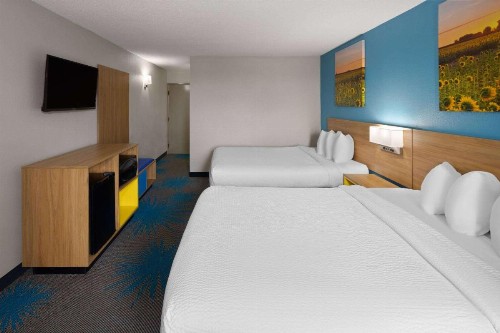 Days Inn & Suites by Wyndham Northwest Indianapolis - image 22