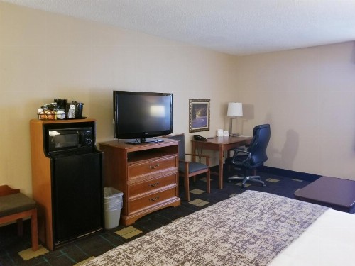 Baymont by Wyndham Indianapolis West - image 4