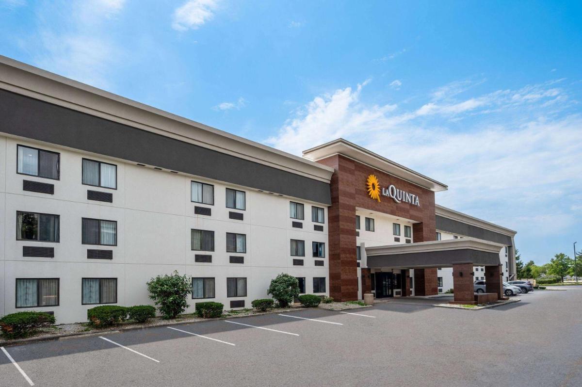La Quinta Inn by Wyndham Indianapolis Airport Executive Dr - main image
