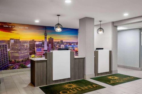 La Quinta Inn by Wyndham Indianapolis Airport Executive Dr - image 15