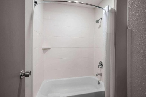 La Quinta Inn by Wyndham Indianapolis Airport Executive Dr - image 25