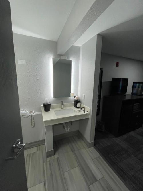 La Quinta Inn by Wyndham Indianapolis Airport Executive Dr - image 29