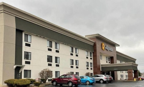 La Quinta Inn by Wyndham Indianapolis Airport Executive Dr - image 32