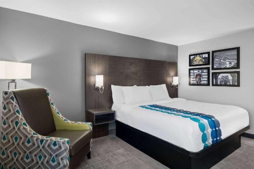 La Quinta Inn by Wyndham Indianapolis Airport Executive Dr - image 33