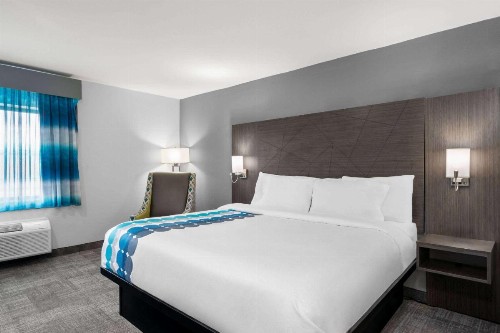 La Quinta Inn by Wyndham Indianapolis Airport Executive Dr - image 34