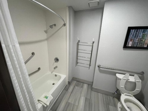La Quinta Inn by Wyndham Indianapolis Airport Executive Dr - image 42