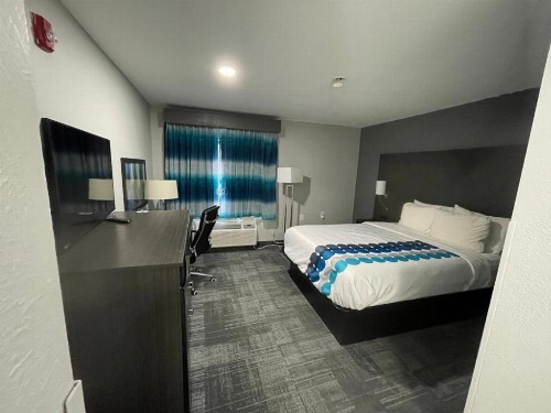 La Quinta Inn by Wyndham Indianapolis Airport Executive Dr - image 44